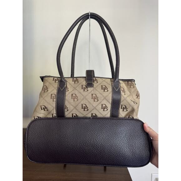 Beautiful Dooney&Bourke Leather Trimmed Signature Canvas Vintage Shoulder Bag - Picture 8 of 8